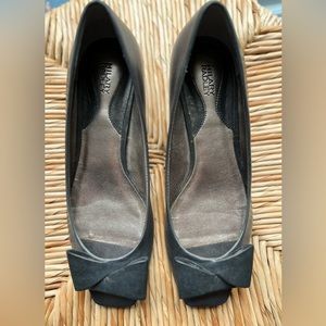 Hilary Radley gray leather open toe shoes. Size 38.
